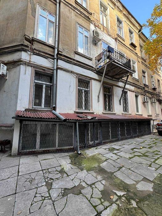 Продам простору 3-кімнатну квартиру в центрі !вул. Канатна