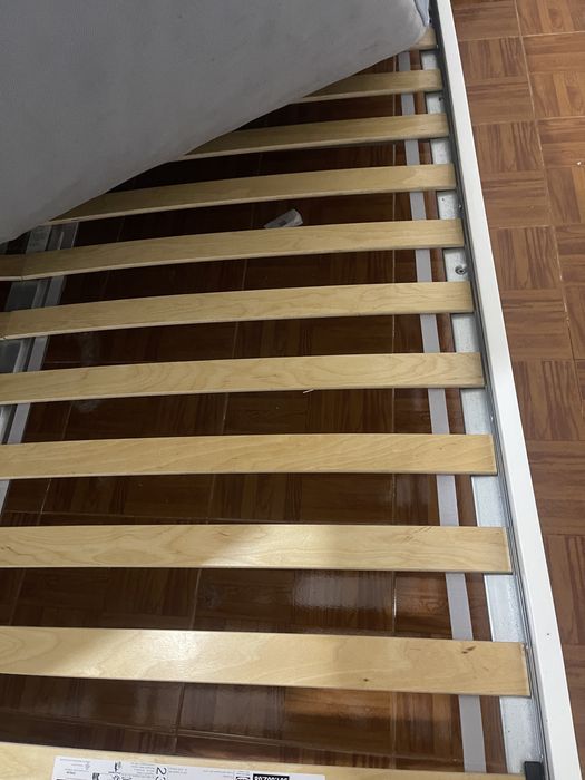 Cama de casal ikea songesand com estrado de ripas e colchao
