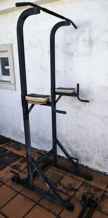 Aparelho de carga musculação