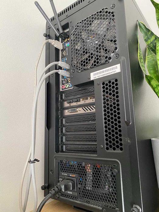 Komputer używany i9-9900K, 32GB DDR4, GTX1070, 2xSSD, 2xHDD, 2xLAN