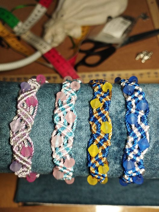 Pulseira em macramé