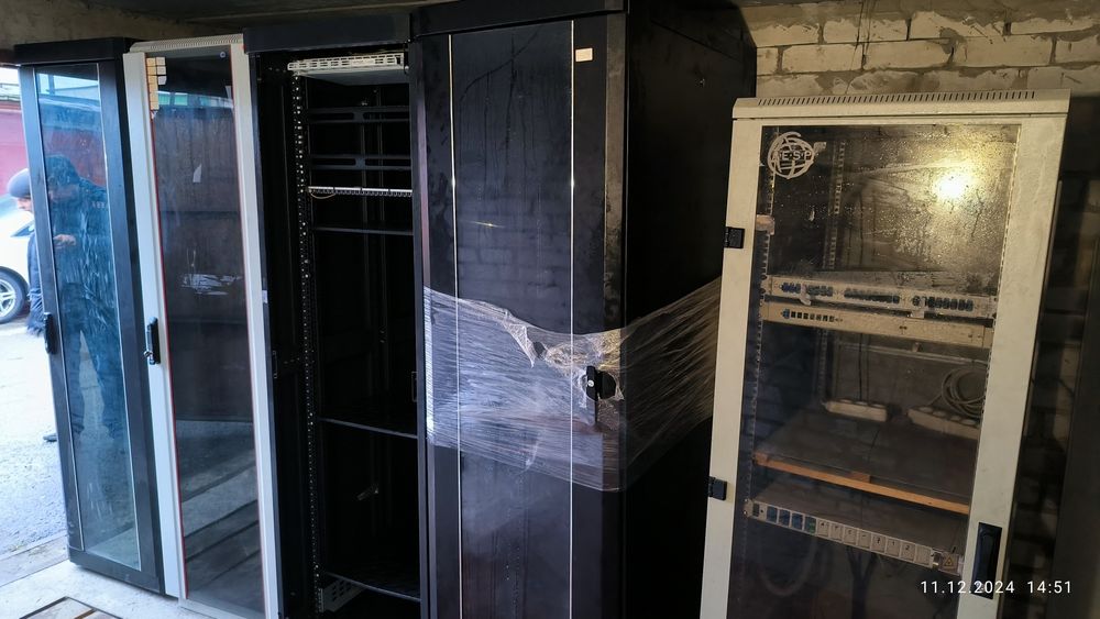 Шафи серверні та стійки 6U 9U 12U 15U 25U 27U 33U 37U 42U