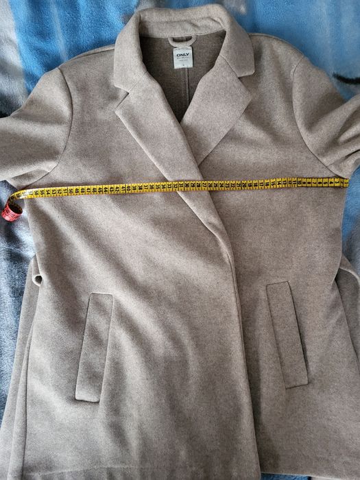 Sprzedam krótki płaszczyk