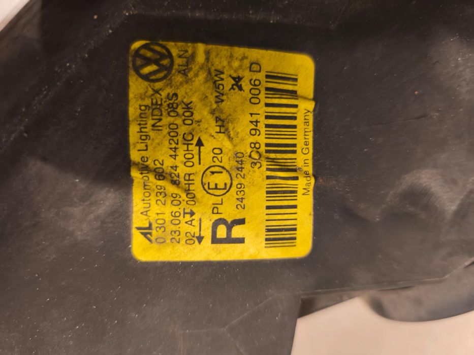 Passat CC 2008 rok lampa prawa przednia