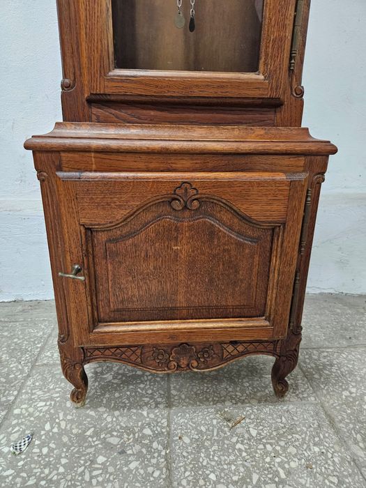 Stojący francuski zegar ludwikowski /