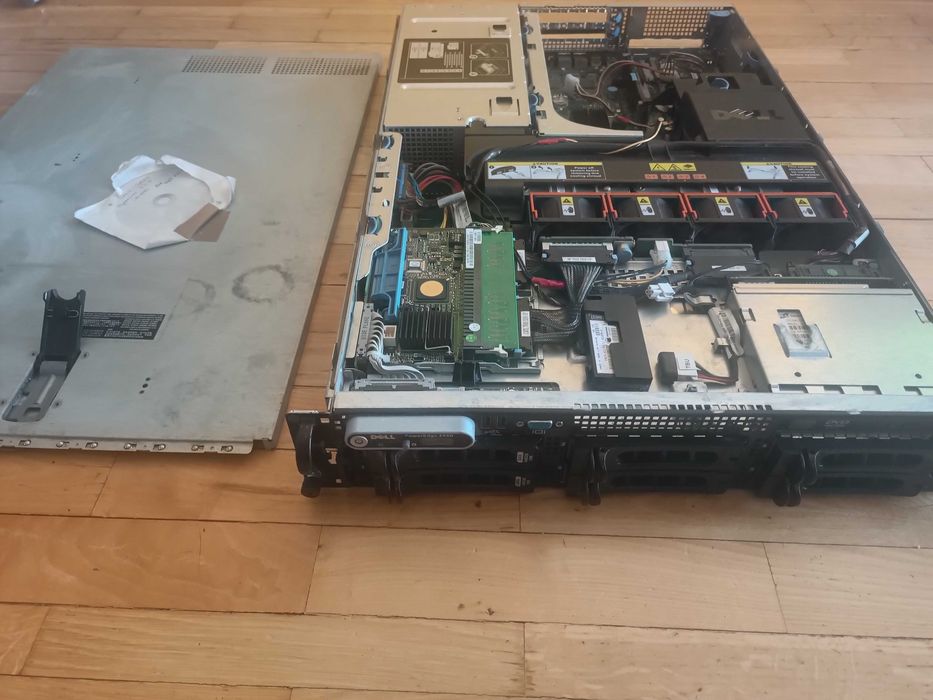Dell PowerEdge 2950  / 4 x SAS 146 GB /