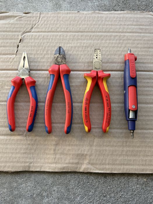 Alicates e chave de quadros Knipex
