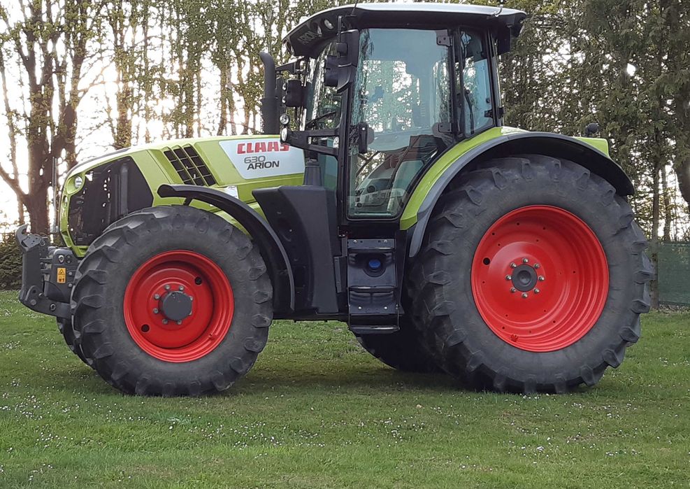 Claas Arion 630.