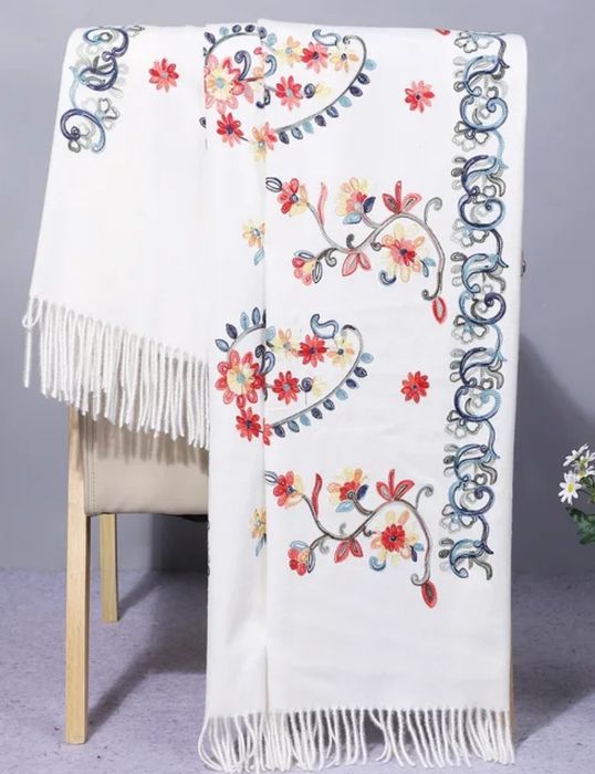 Szalik zimowy haftowany gruby