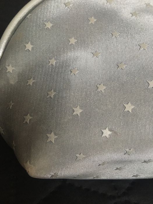 mała kosmetyczka Avon do torebki srebrna