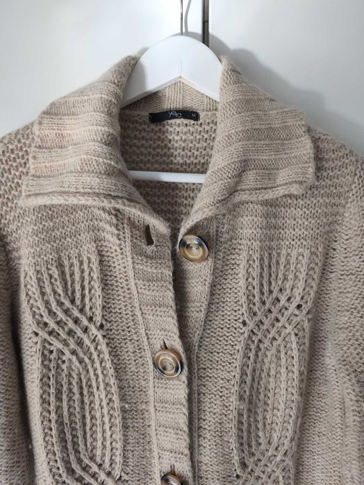 Beżowy długi sweter kardigan rozpinany z wełną w składzie rozmiar M