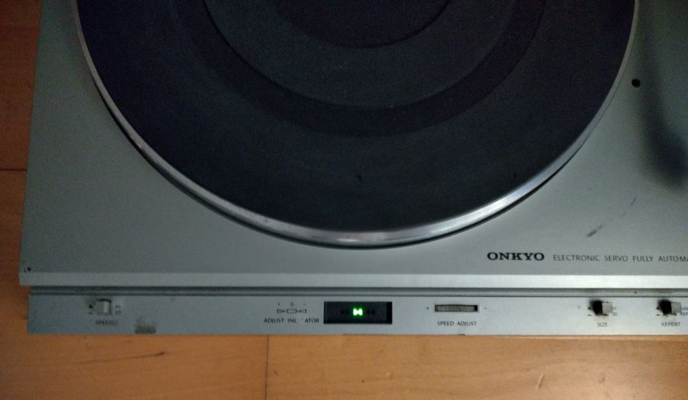 Gira discos Onkyo CP 1011 F tecnicamente evoluído