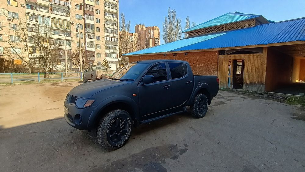 Mitsubishi L200  в ідеальному стані