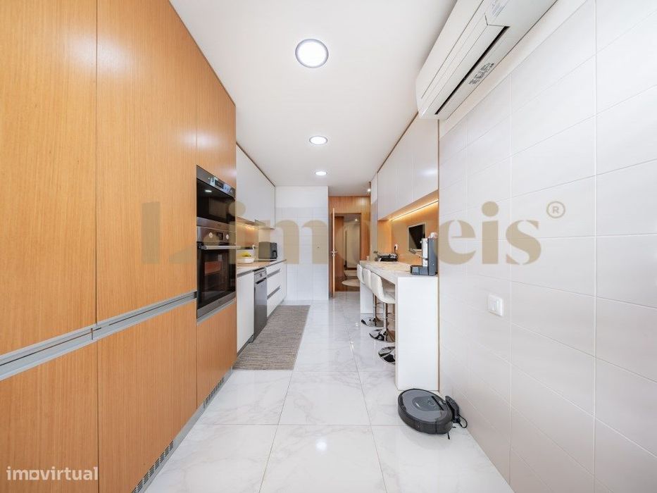 Apartamento T3, Mobilado E Equipado, No Fórum, Vizela.