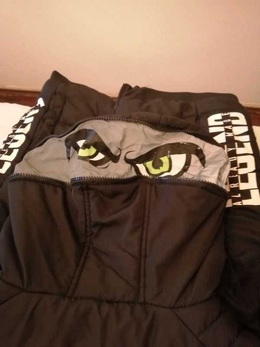 Blusão marca Crosswing preto acolchoado com capuz