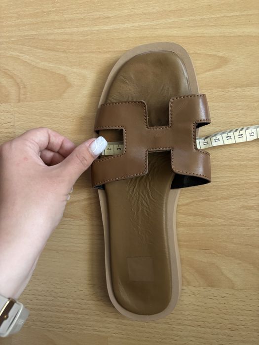 Шкіряні шльопанці