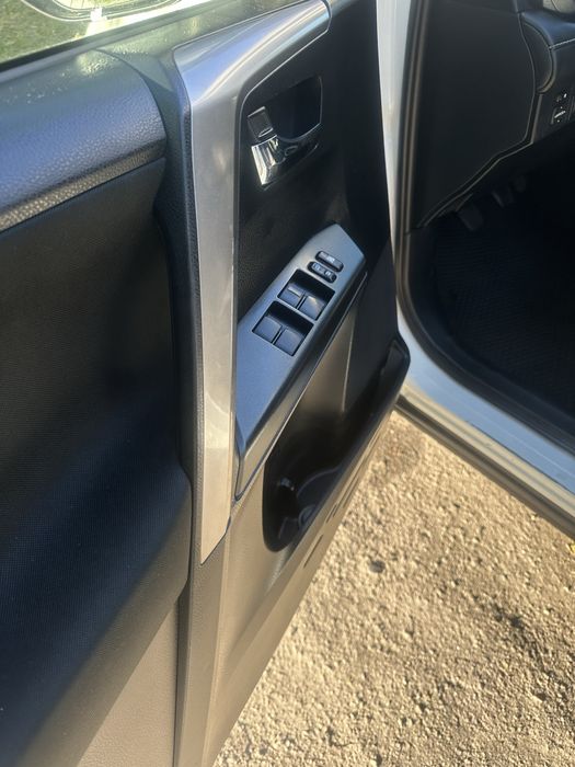 Тойота RAV4 2018