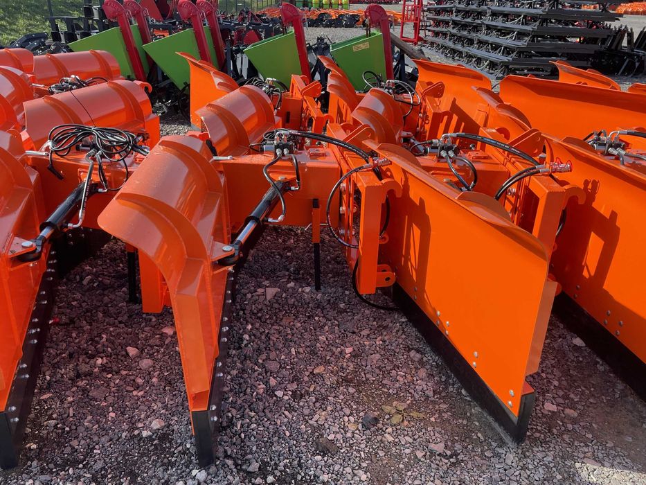 Mocny pług do śniegu do tura tuz strzałka Metal Technik szer. 2,6/3,0m
