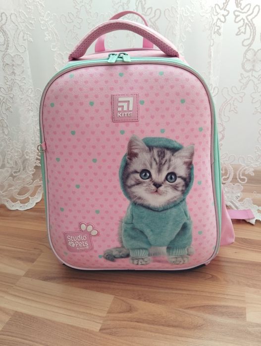 Продам 
Ортопедичний рюкзак для дівчинки 1-4клас.
Стан дуже гарний.
