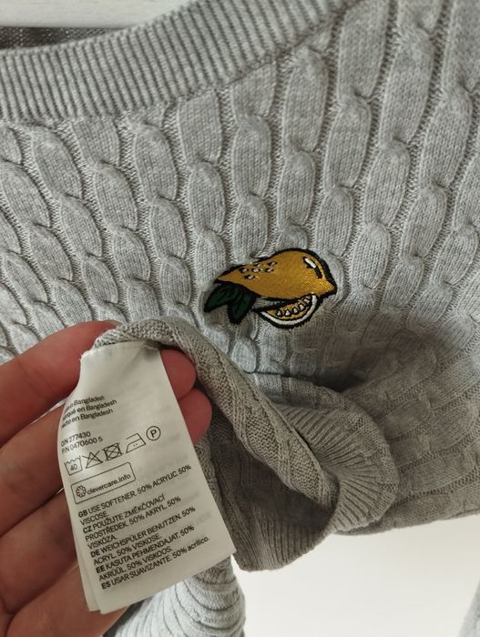 Bluzka dzianinowa, cienki sweter basic, haft cytryna, warkocze, szary