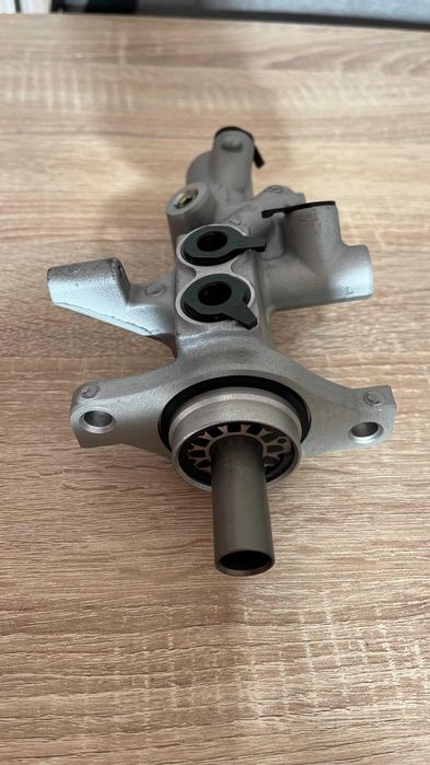 Bomba principal de travões NOVA - Mercedes