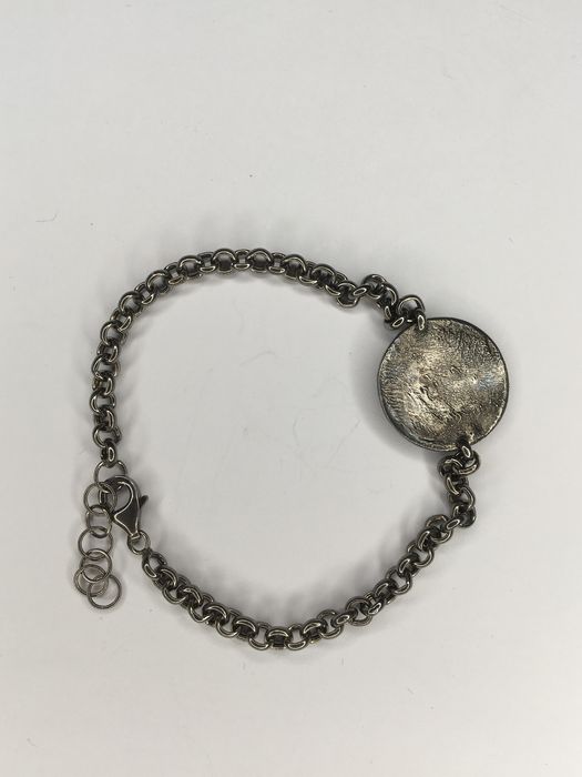 Pulseira com concha de Santiago em prata oxidada