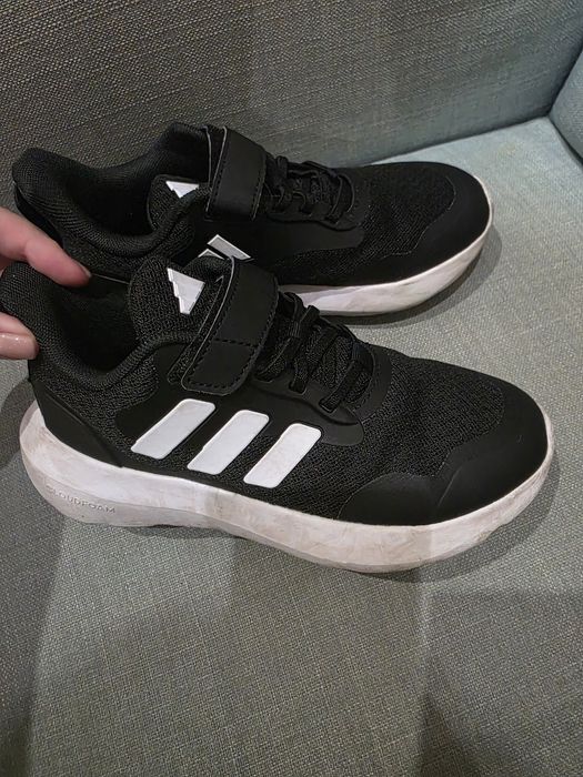Кроссовки adidas 34 разм