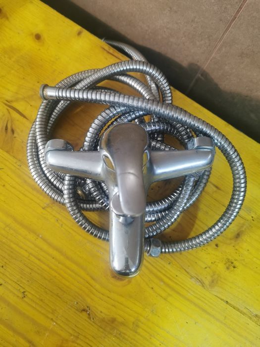 Dual-Outlet Mixer Faucet + Hoses64750647110402121