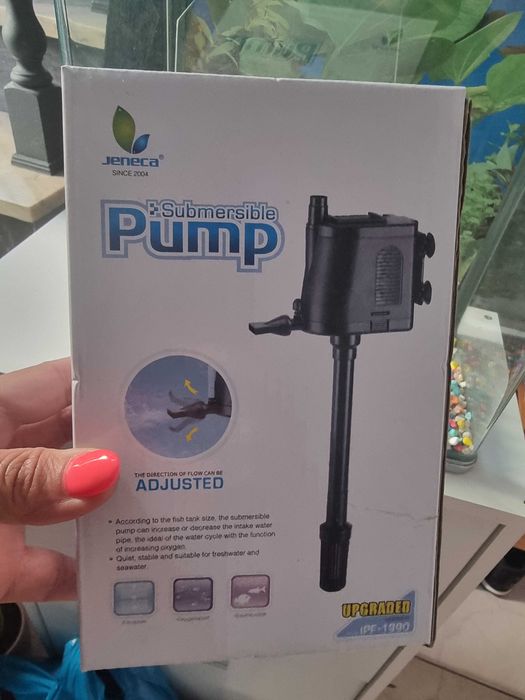 Aquário retangular de vidro com bomba