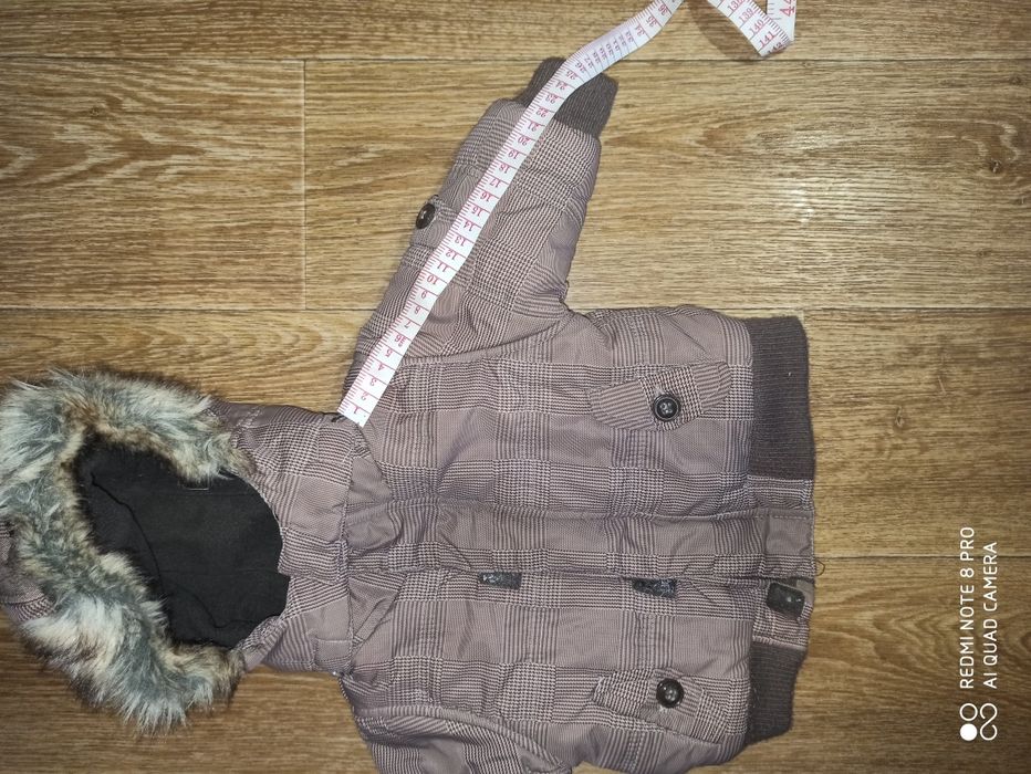 Курточка деми 6-9месяцев