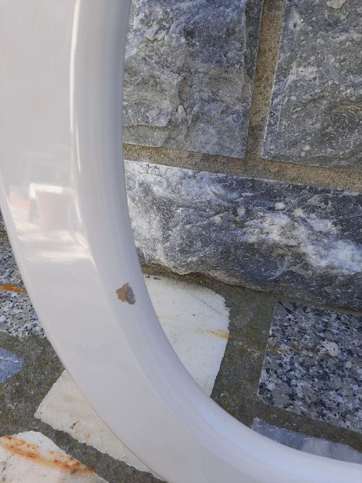 Tampa de sanita com decoração