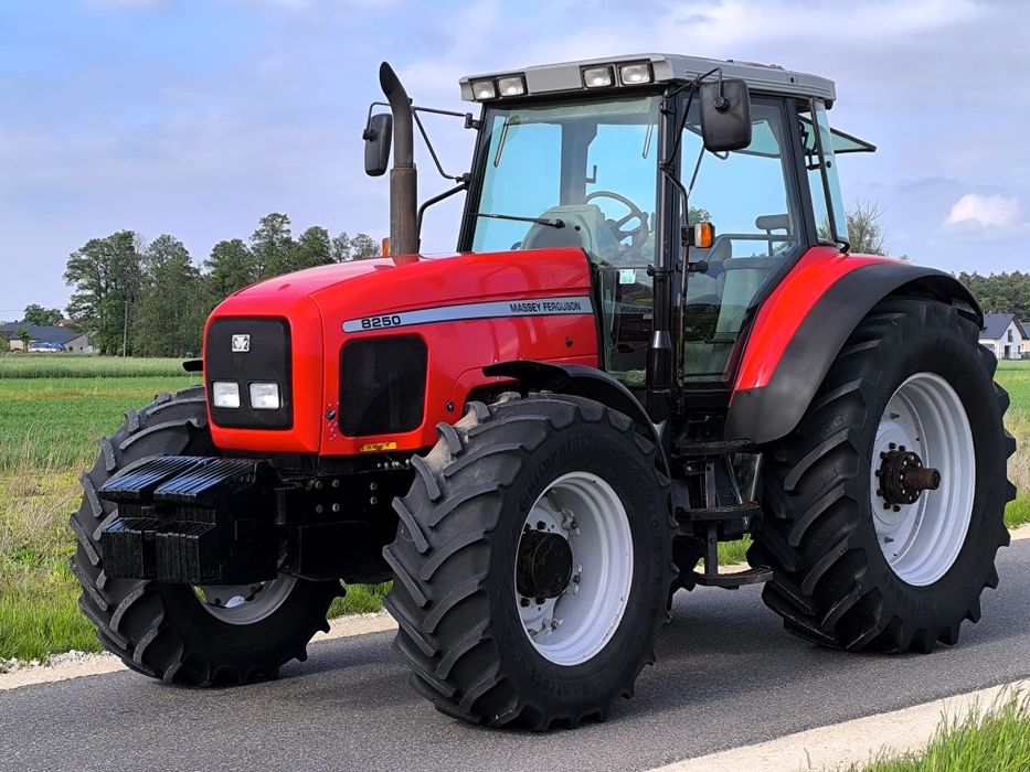 Ciągnik# Massey Ferguson 8250# rok 2000 Stan bdb