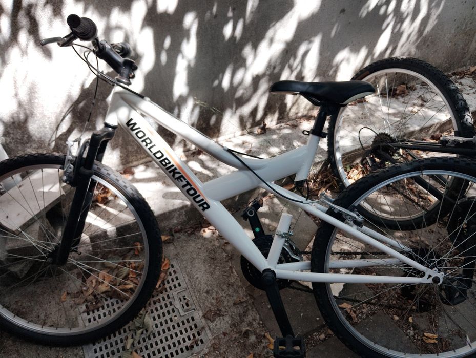 2 Bicicletas WBT World Bike Tour	Adulto - EM muito bom estado.