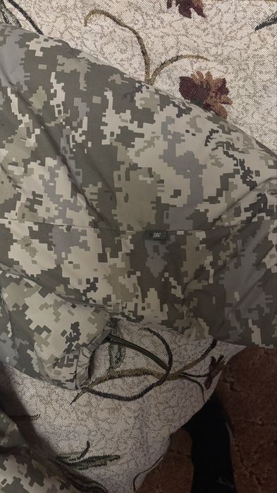 Гарна та тепла зимова статутна курточка . Купляв за 8840