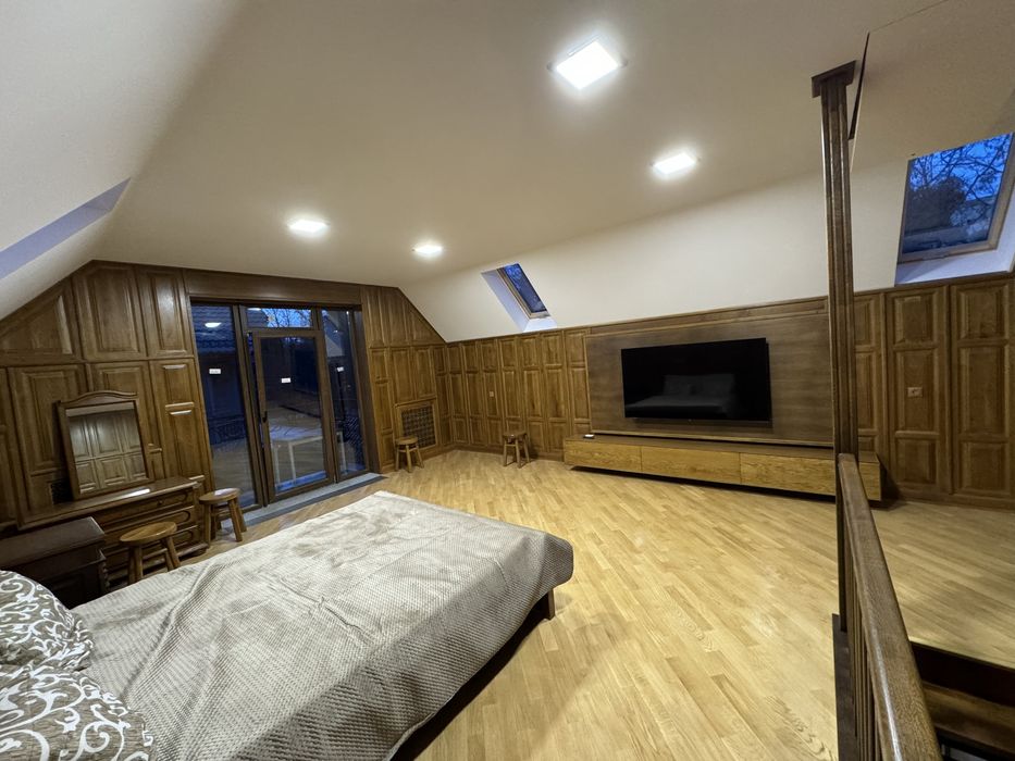 Оренда Дома Три Этажа + Парковка + Камуналка