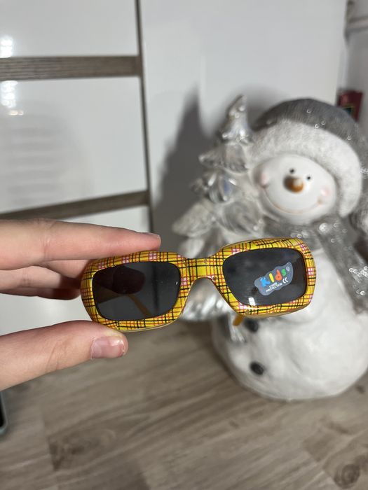 Zolte dzieciece okulary przeciwsloneczne