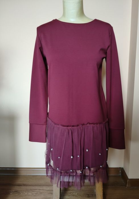 Bordowa sukienka  z tiulowym dołem i perełkami, rozmiar M