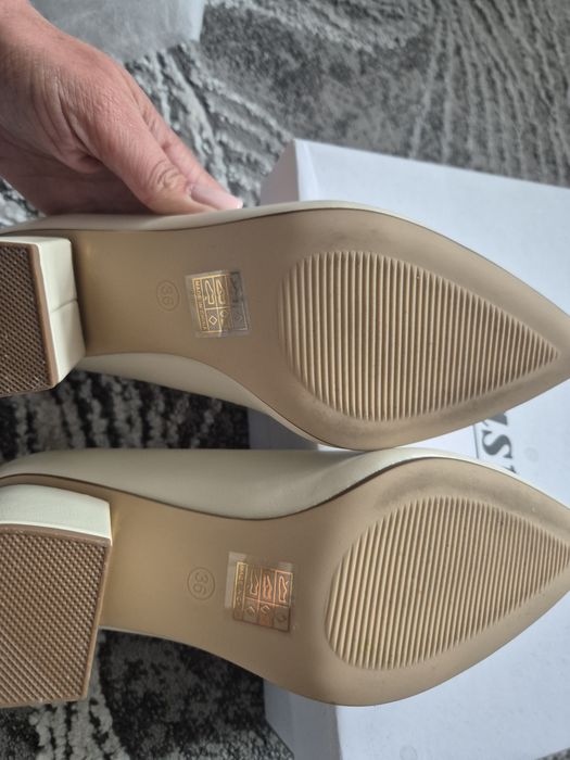 Czółenka nude r 36