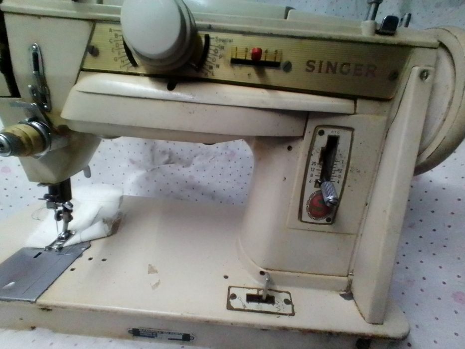 Máquina da Singer costura