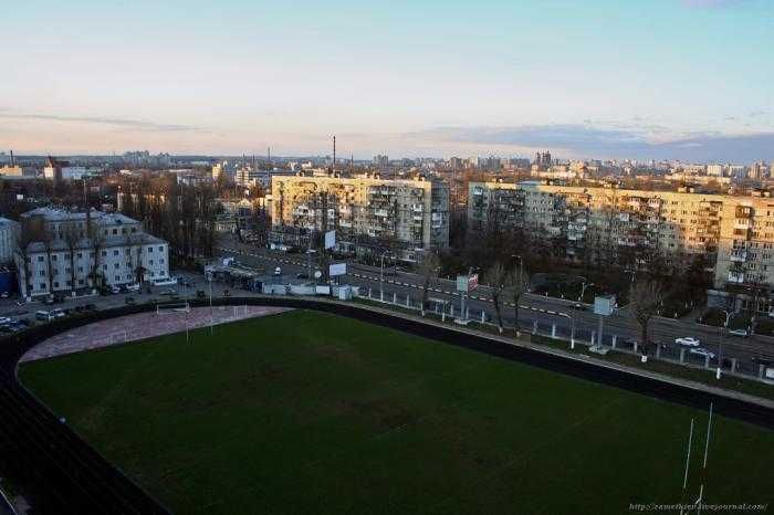 Ст. метро Почайна.  вул. Троїцько-Кирилівська 14