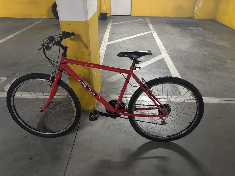 Bicicleta de adulto emt vermelha de homem