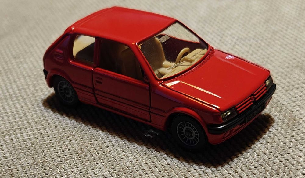 resorak Solid made in France Peugeot 205 Gti 1:43