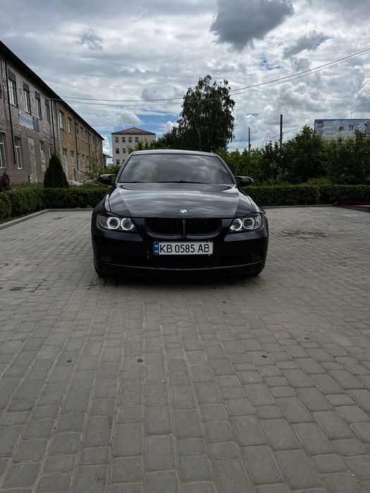 Продам BMW e90.