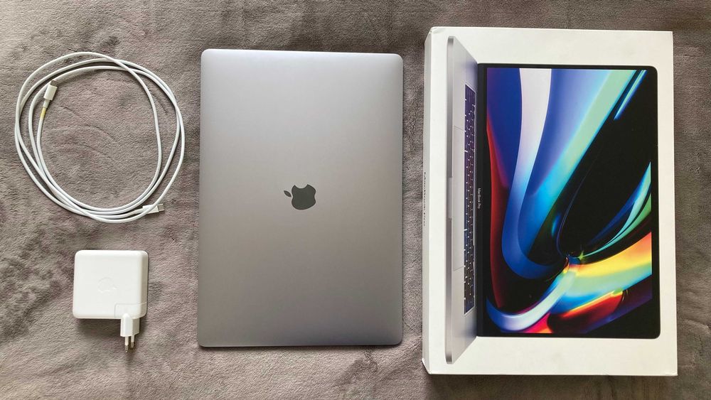 MacBook Pro 16" 2019 / i7 / 32Gb / 512Gb / 8Gb Pro 5500M (Z0XZ000W3)