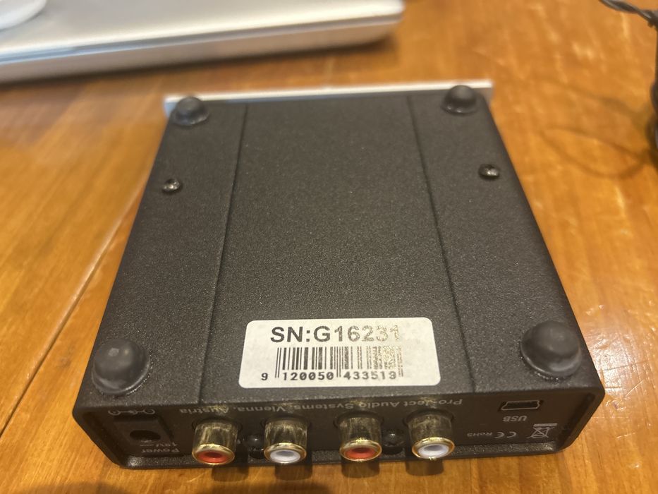 Pro-Ject Head Box S USB, um amplificador de auscultadores com DAC integrado