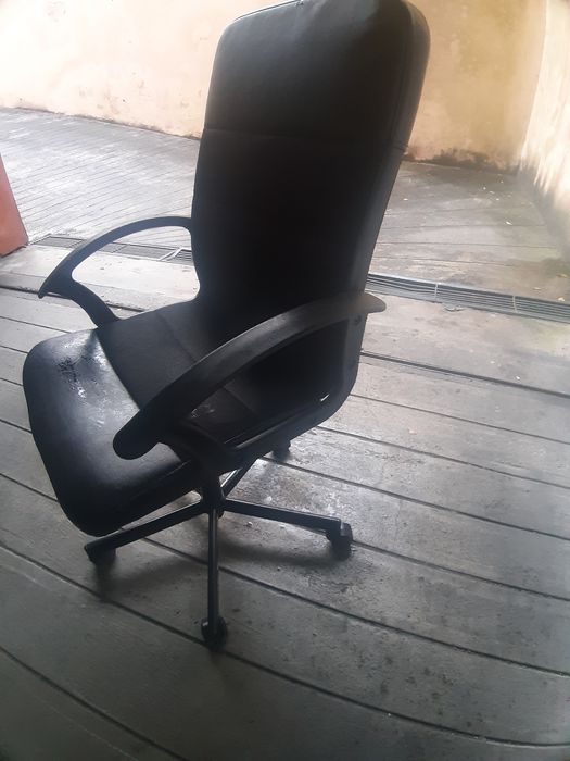 Cadeira de Escritório robusta e em bom estado