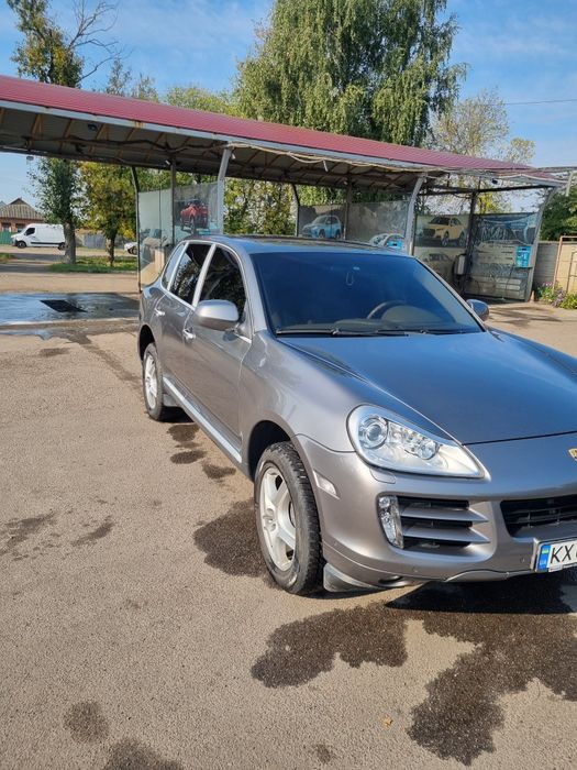 Porsche cayenne  .