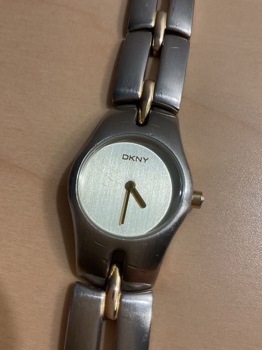 Relogio DKNY em metal
