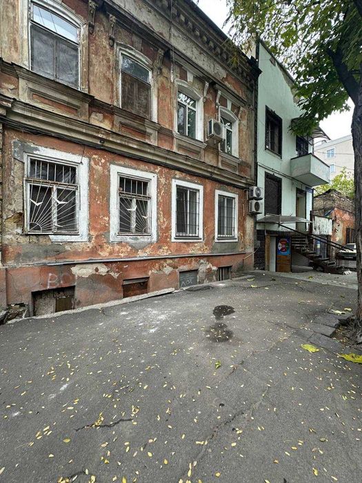 Продам 2-кімнатну квартиру на вул. Новосельського