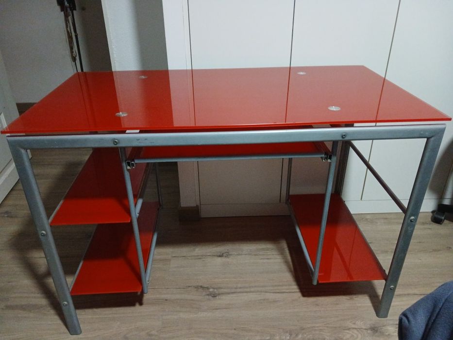 Secretária de vidro com oferta de cadeira